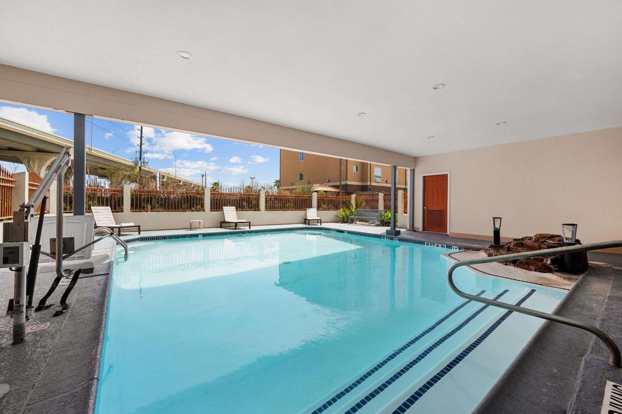 Quality Inn & Suites Cypress Dış mekan fotoğraf