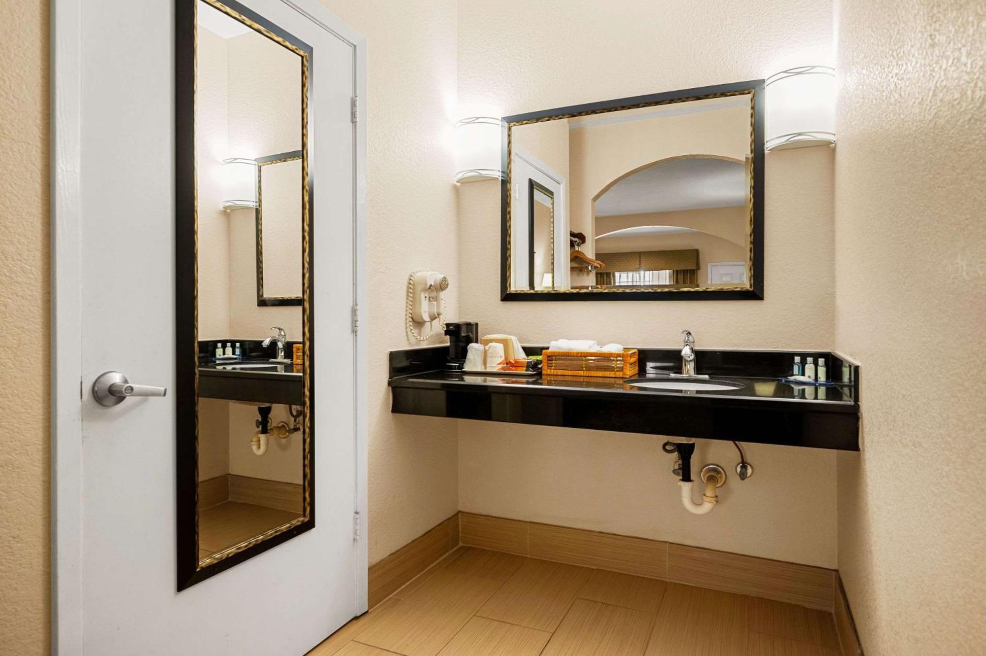 Quality Inn & Suites Cypress Dış mekan fotoğraf